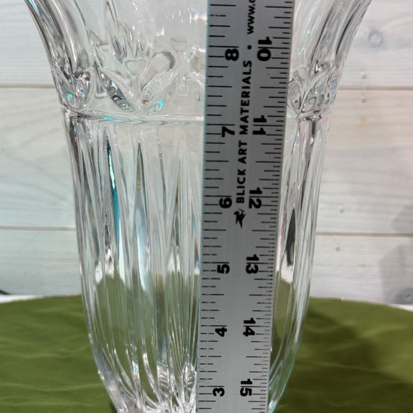 Vintage Handcrafted Tulip Garden Block Crystal Vase - Picture 7 of 8
